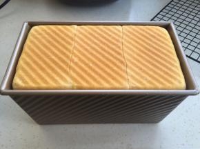 烤箱预热上下火180度，烤40分钟