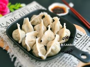 装盘蘸酱汁食用