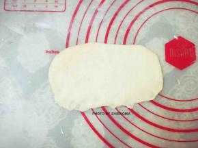 翻面后压薄长底边。