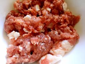 猪肉绞（剁）成馅