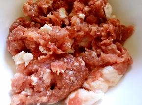 猪肉绞（剁）成馅
