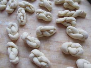 全部做完，现在都知道多吃油炸食物不好，少炸一些增加年味。