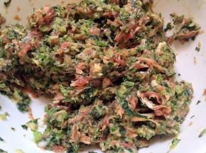 继续顺一个方向搅拌均匀备用