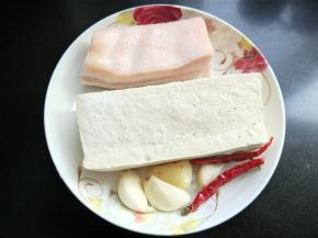 准备食材，洗净。