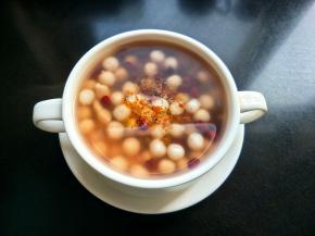 装入碗中，放桂花糖。