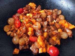 迅速翻炒均匀即可。