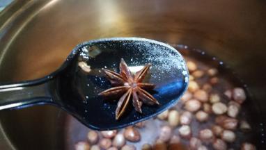 花生米放八角 盐煮熟