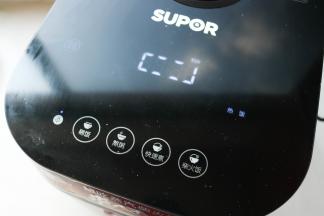 电饭煲选择热饭功能，会快速加热。