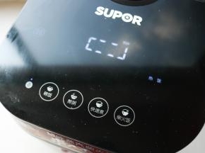 电饭煲选择热饭功能，会快速加热。