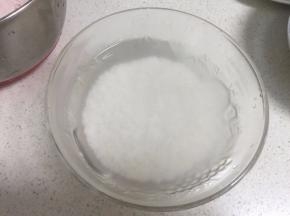 提前把把糯米洗净，用温水泡2-3小时左右