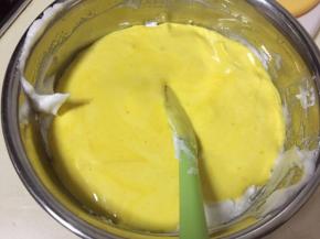 再倒回蛋白盆中继续搅拌均匀