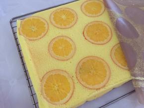 出炉倒扣烤网上，撕掉油布