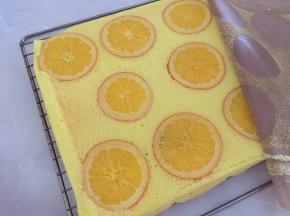 出炉倒扣烤网上，撕掉油布