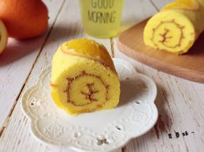 中间可以夹奶油，果酱等，我一直喜欢吃纯蛋糕卷