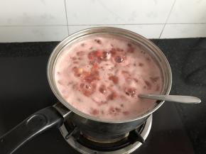 期间不时搅拌以防粘锅