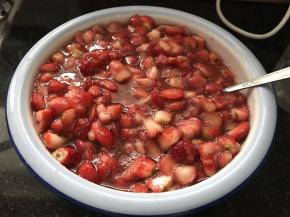 三小时候取出，草莓里的水分都出来啦