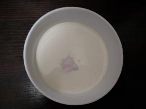 淡奶油加酸奶混合均匀。