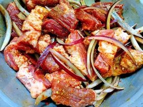 搅拌均匀腌制24小时