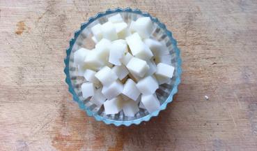 切完装容器里备用