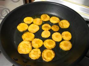 此时外皮焦脆，出锅。