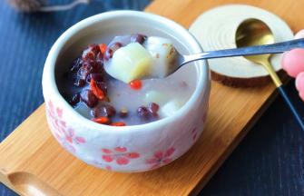 美味的甜羹喝起来，软、糯、香、甜！挑战你的味蕾