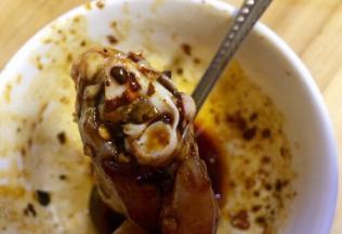 鸡翅两头都淋些佐料