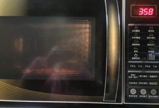 再次送人微波炉加热4分钟