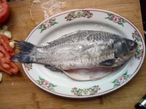 鱼身上拍上面粉