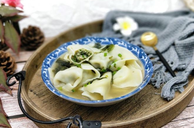高汤荠菜鲜肉大馄饨
