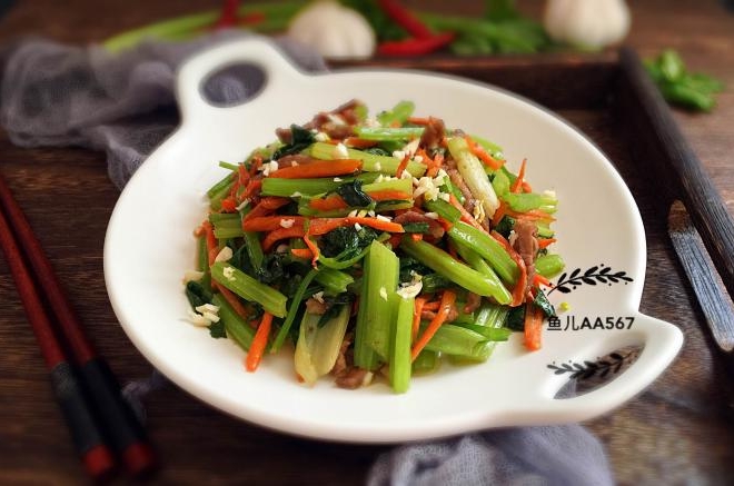 芹菜胡萝卜炒肉丝