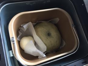 发酵至面团原来2倍大，根据当地室温、湿度进行调整发酵时间，我发酵了45分钟，手沾面粉轻戳，如没有回缩既是发酵的差不多了