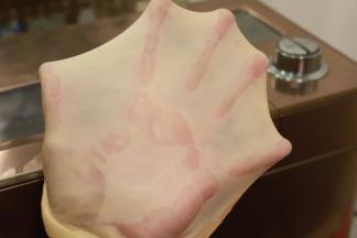 检查面团，可以形成薄而不易撑破，破口边缘光滑的完全阶段