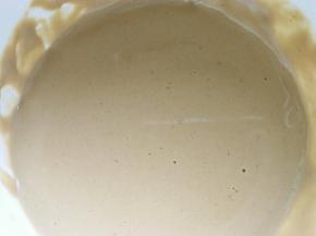 再加一勺清水，把麻酱调开