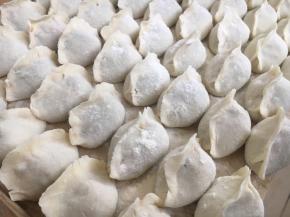 包好的饺子，薄皮大馅。