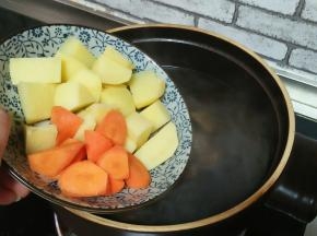 加入土豆，胡萝卜