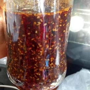 加在肠粉上吃十分美味，做火锅汤底加点暖洋洋气味芬芳鲜甜回味，给人一种越吃越想吃的感觉。