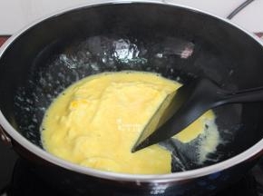 中小火，不断翻炒；