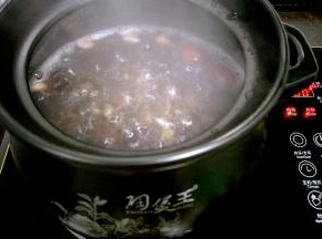 盖上锅盖，让他煮个两个钟头，开花了