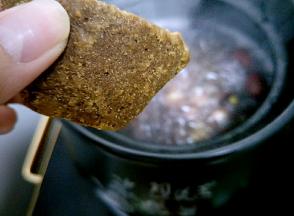 再加入元宝黑糖，看你自己喜不喜欢甜。喜欢可以多加。