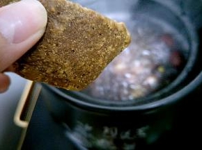 再加入元宝黑糖，看你自己喜不喜欢甜。喜欢可以多加。
