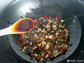 一勺子红油辣子