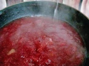 这时加入柠檬汁。