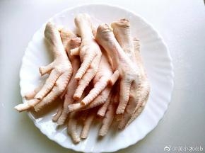 洗干净剪掉指甲的鸡脚