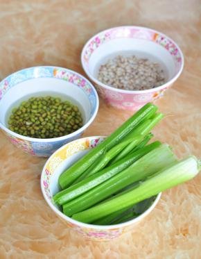 原料都清洗干净。
