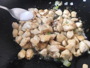 放入少许的盐。