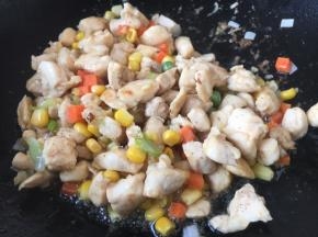 再次翻炒均匀即可。