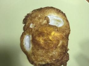 空档检查一下煎蛋。底部是这样金黄焦脆的。