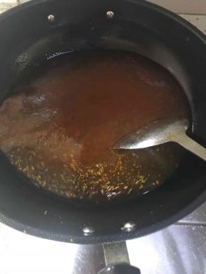 加入清水煮开后放入鱼片