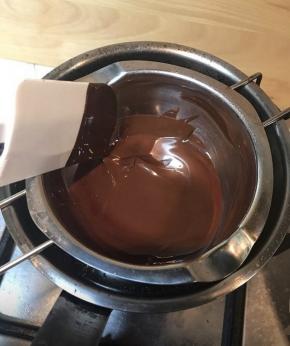 隔水加热，融化后很有光泽。