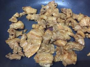 炒熟，捞起备用